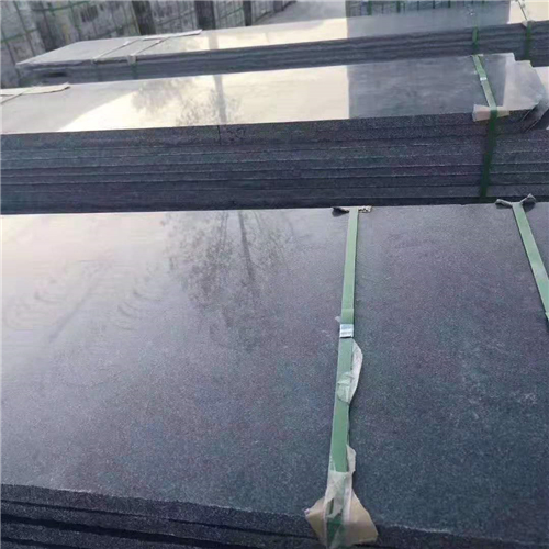 芝麻灰石材产地介绍锈斑产生的原因