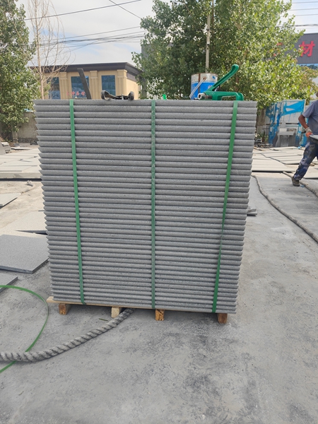 芝麻灰干挂石材