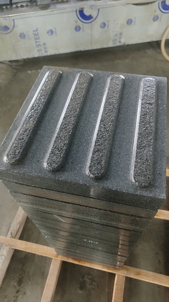 芝麻黑盲道石材