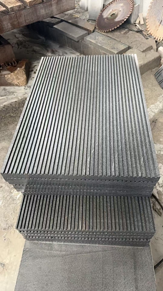 芝麻黑拉丝防滑地铺石